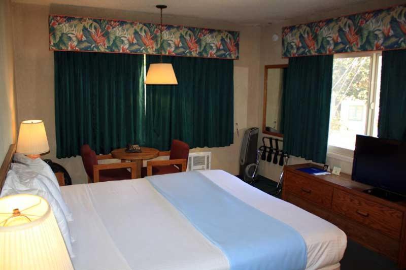 Cabrillo Inn At The Beach سانتا باربارا المظهر الخارجي الصورة